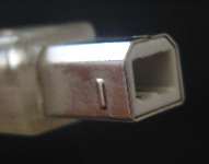 Photographie d'un port USB type B mâle